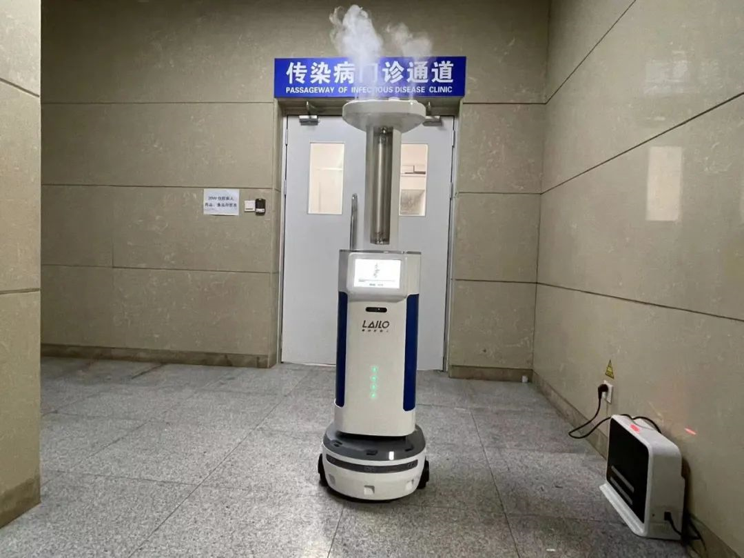 Touchwo all-in-one machine is used for disinfection and epidemic prevention robots